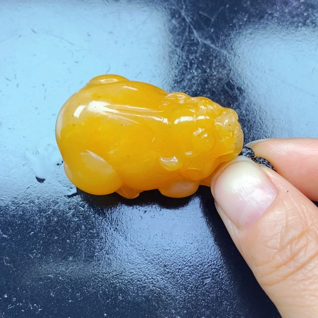 未镶嵌石英质玉（黄龙玉）颈饰