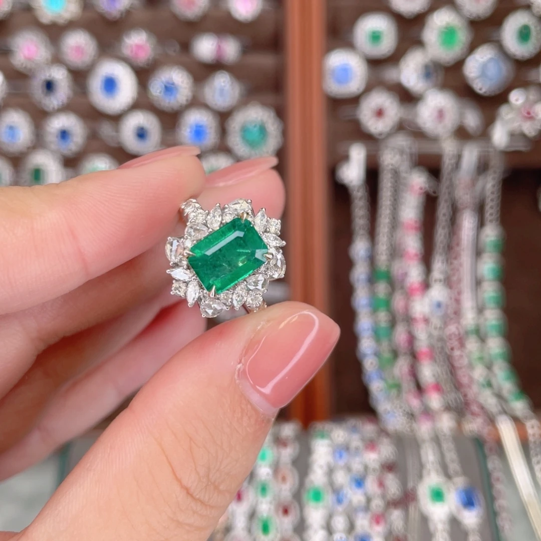 18K金镶嵌戒指祖母绿