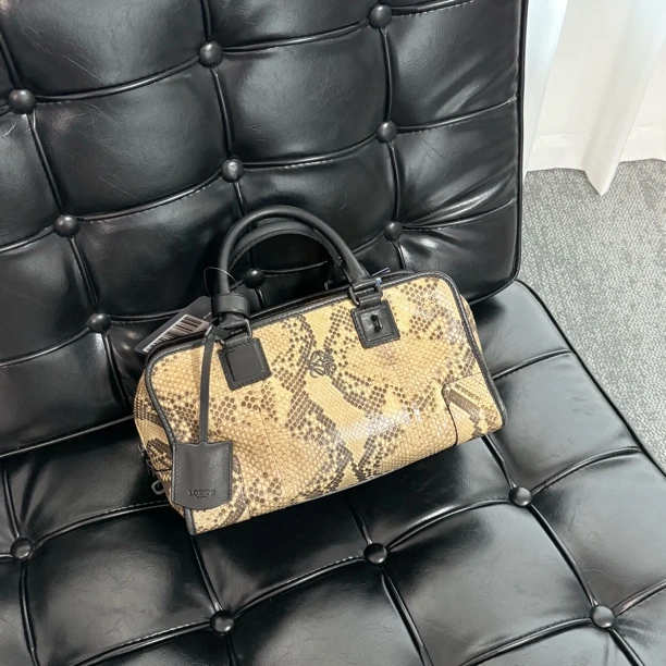 95新 LOEWE/罗意威 特殊皮亚马逊手提包ww