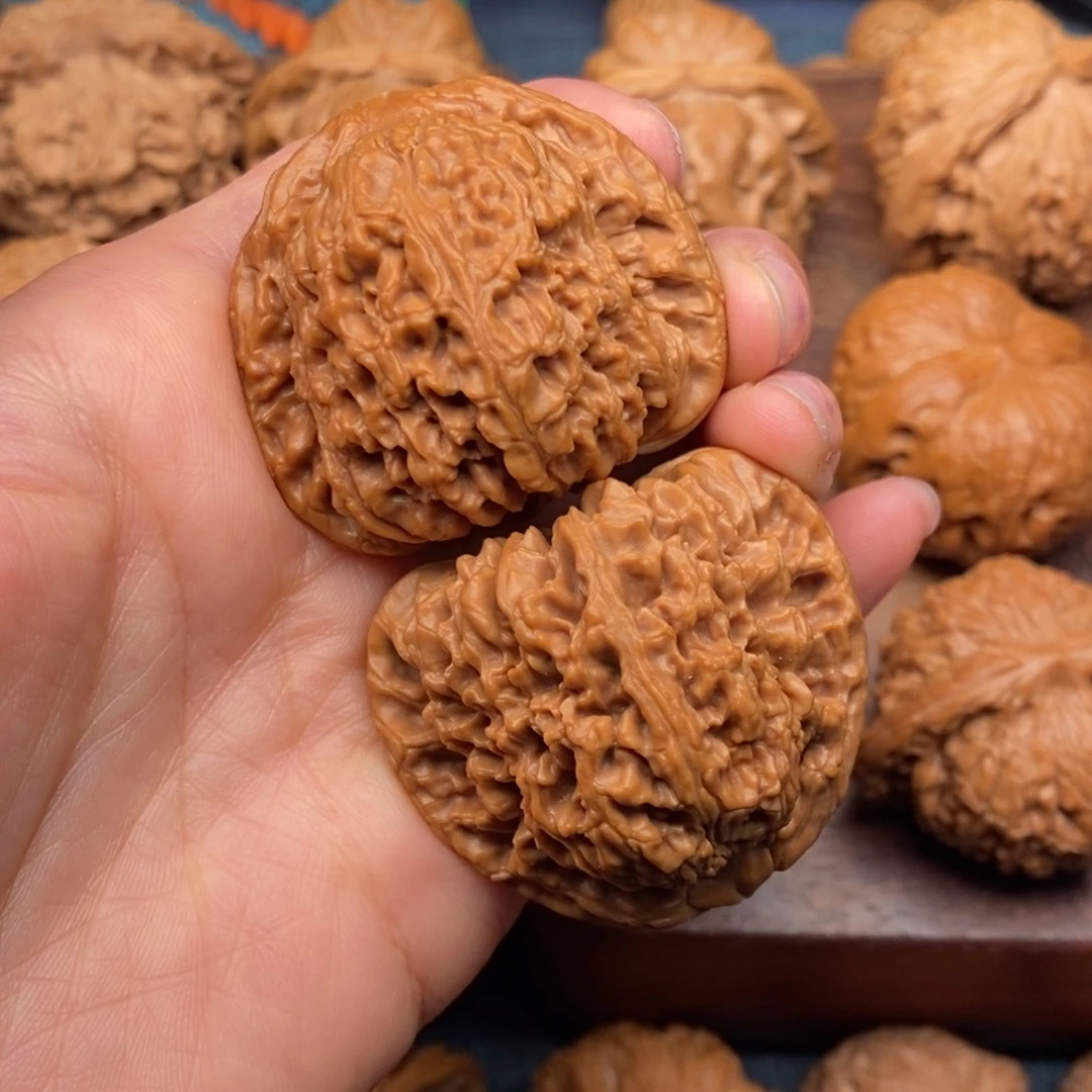 文玩核桃把件43全品南疆，同树精配