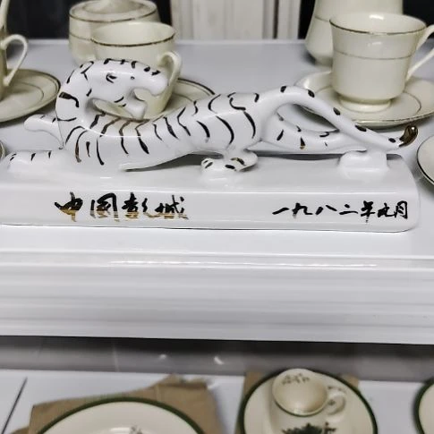瓷片瓷器，各种摆件，沙锅，五厂，七厂！