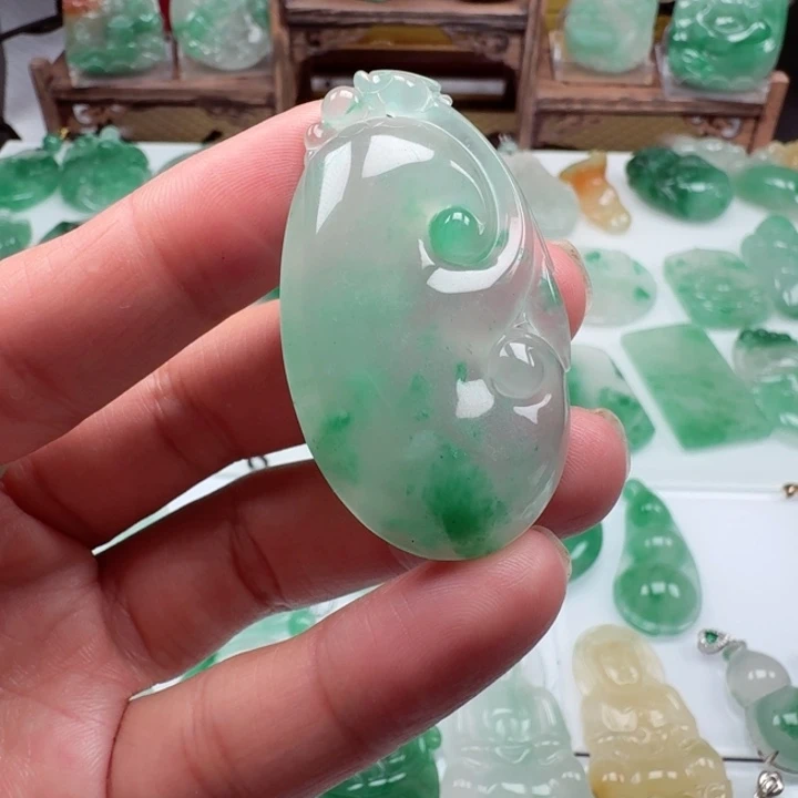 颈饰未镶嵌石英质玉