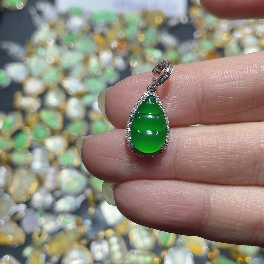 翡翠颈饰18K金镶嵌天然翡翠18kA货