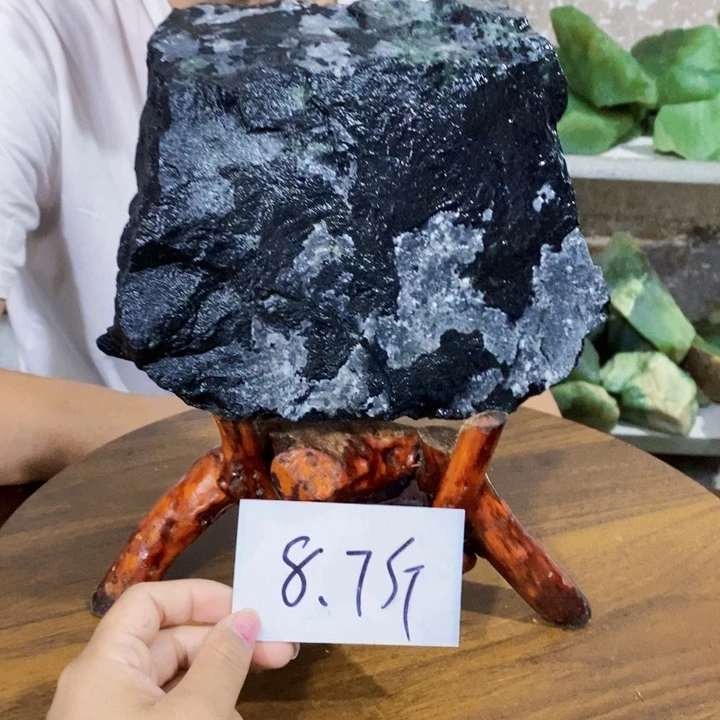 用***5未镶嵌蛇纹石玉原石