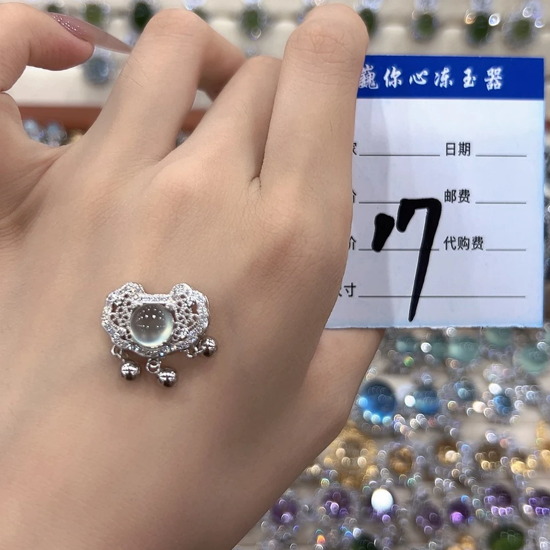 樱****岫玉银S925镶嵌吊坠(赠链)