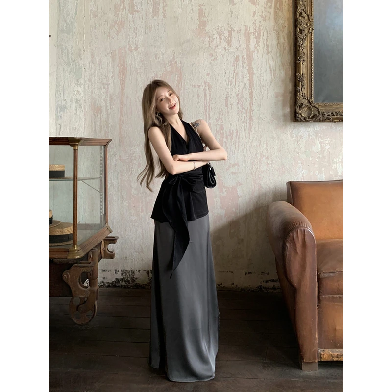 法式气质独特套装女V领无袖挂脖系带露背上衣灰色缎面修身半身裙