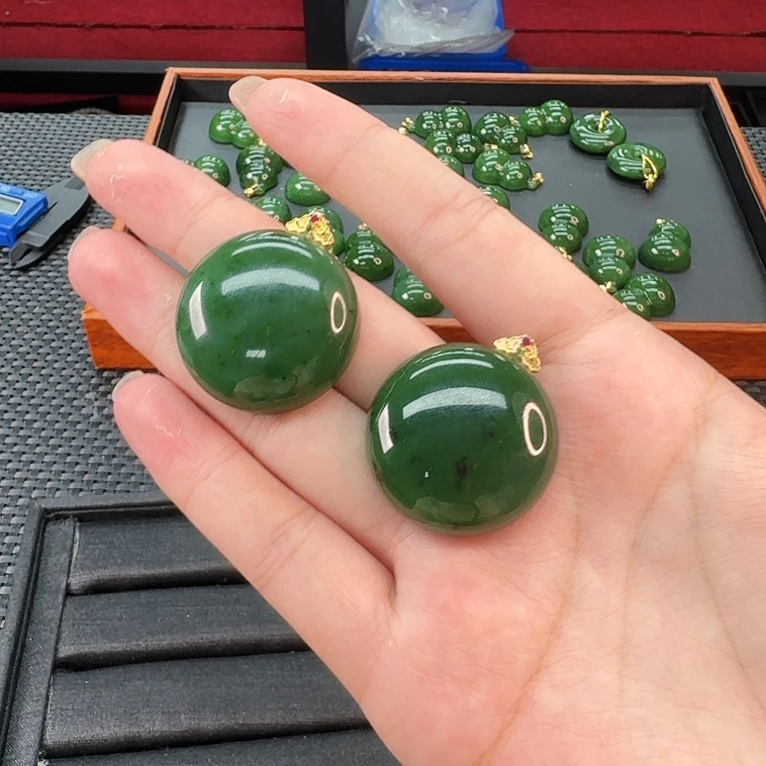 和田玉银S925镶嵌颈饰面包扣 多样性发其一