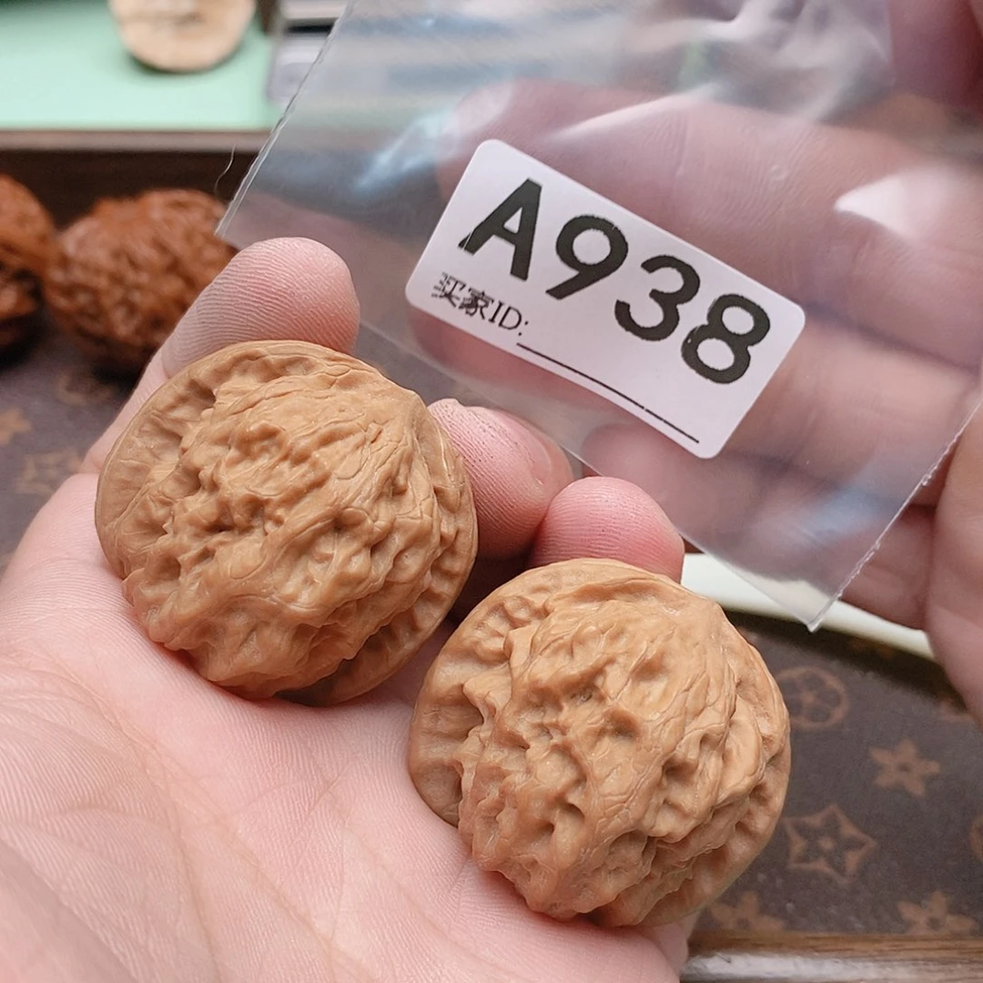文玩核桃把件野狼37尺。