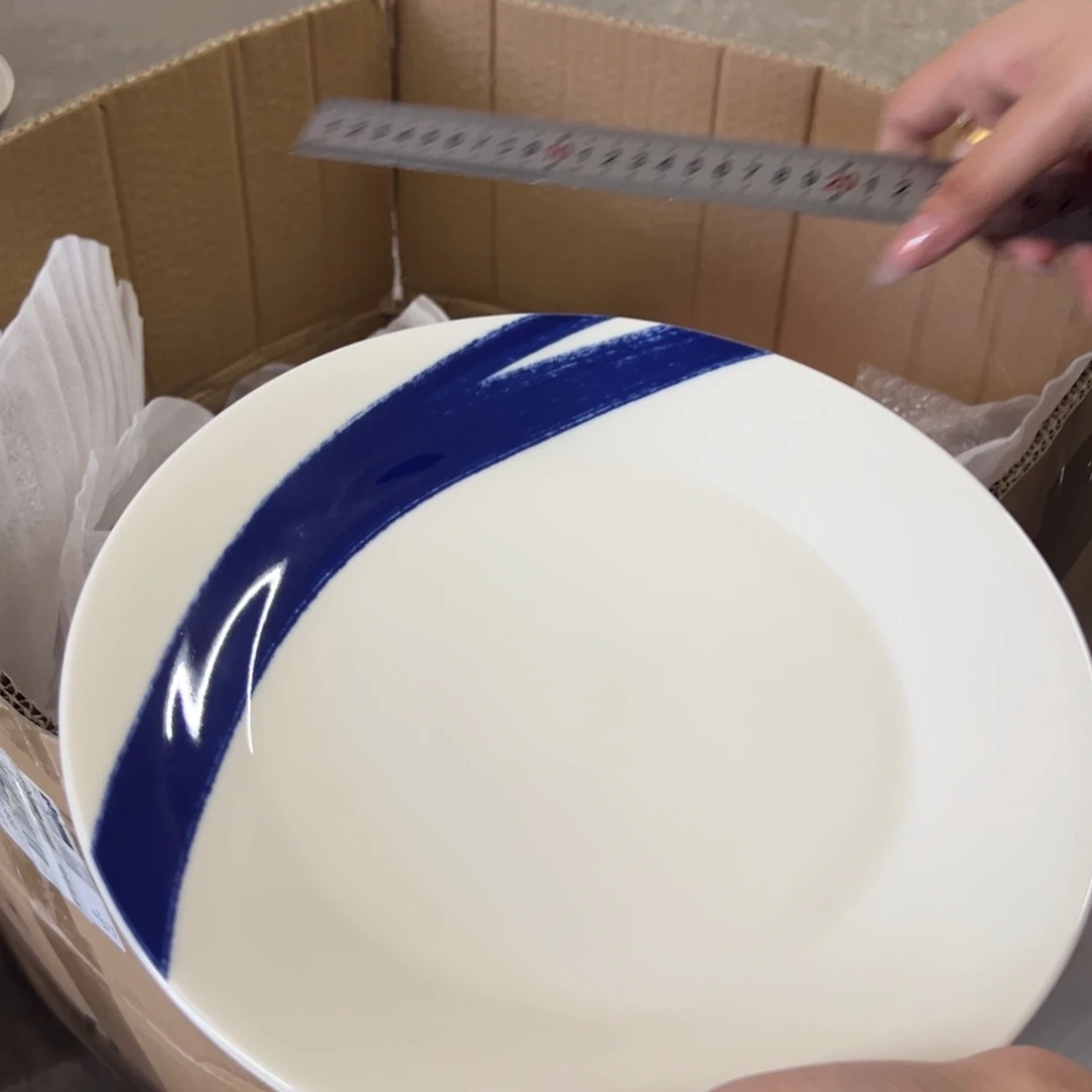 新骨瓷136瑕疵慎拍暖白蓝笔刷9.5寸 菜盘 全标rd皇家