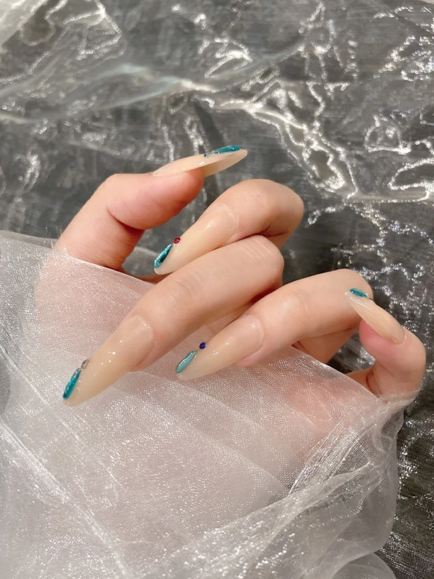 【蓝眼泪】纯手工穿戴甲蓝眼泪纯色设计显白可拆卸可重复使用