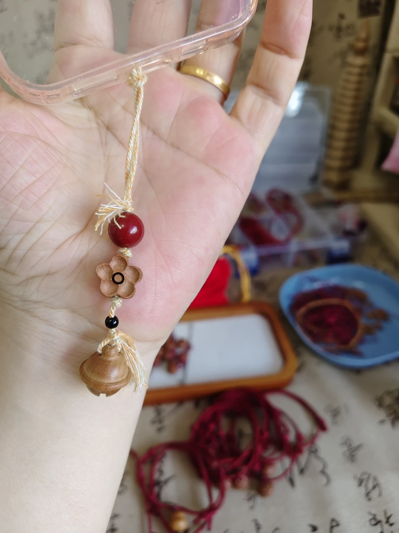 爆款桃木手机挂件时尚百搭