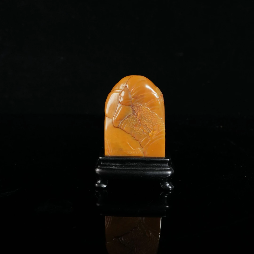 B6803寿山田黄石 松溪泛舟扁章 33*19*45mm56.3g