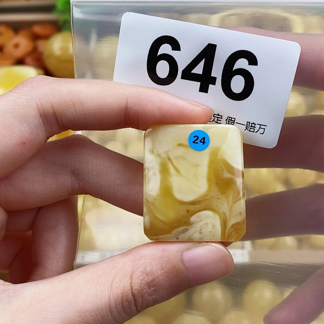 蜜蜡未镶嵌珠宝奇石31.7