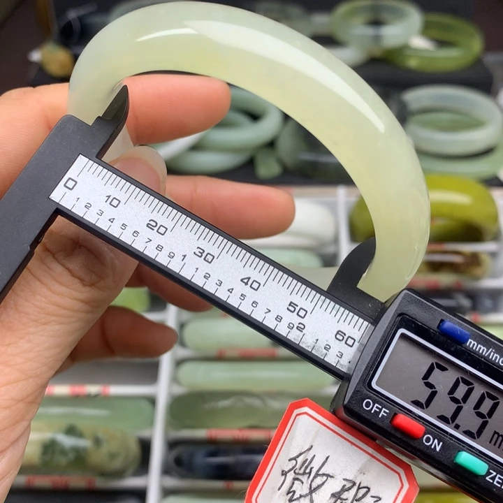 蛇纹石玉未镶嵌手镯766