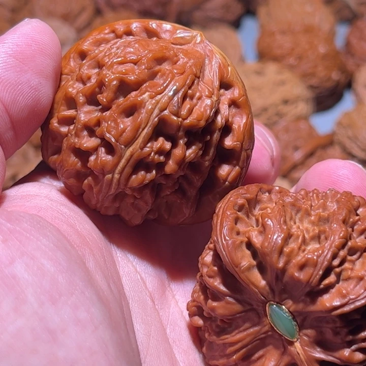 ****仔桃核吊坠狮子头核桃