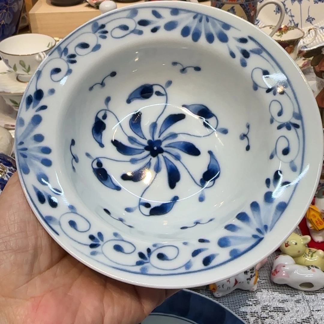 瓷片咖啡杯里的咖啡是我的