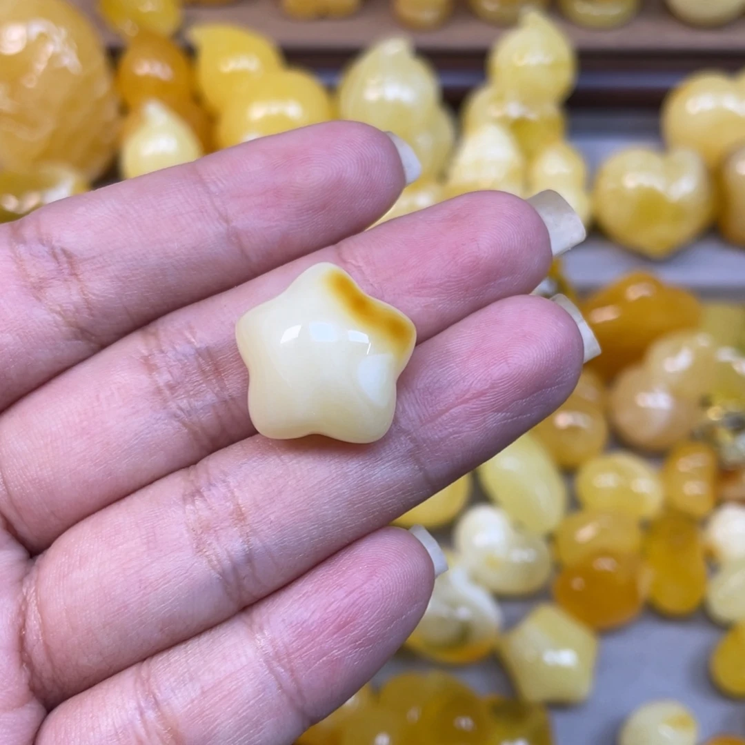 琥珀未镶嵌珠宝奇石