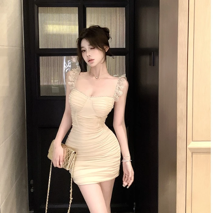 纯欲甜辣妹修身显胸短裙2025新款气质显瘦花边吊带包臀连衣裙