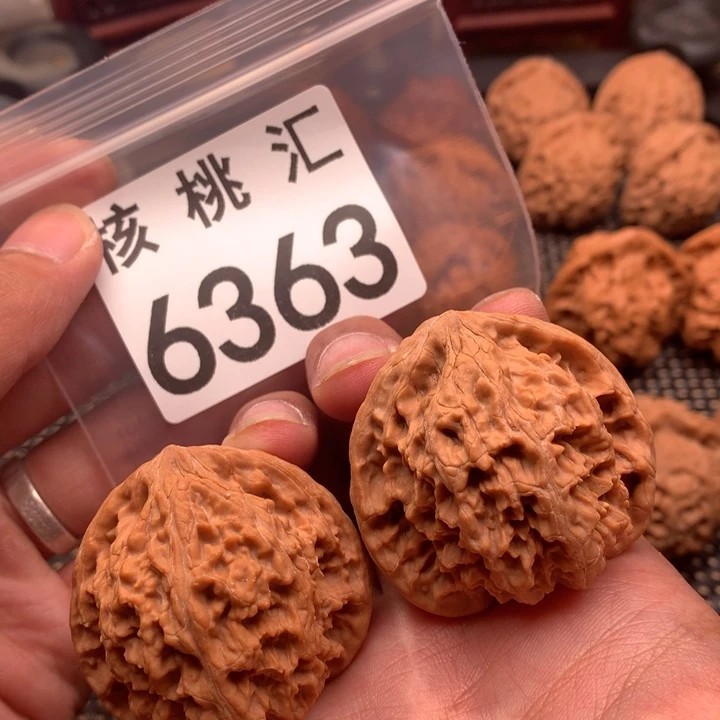 文玩核桃吊坠窝峰顶
