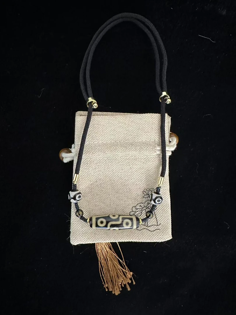 【千千米粒】九眼牙黄4.0尺寸圆润搭配两颗天然玛瑙小三眼珠子圆润