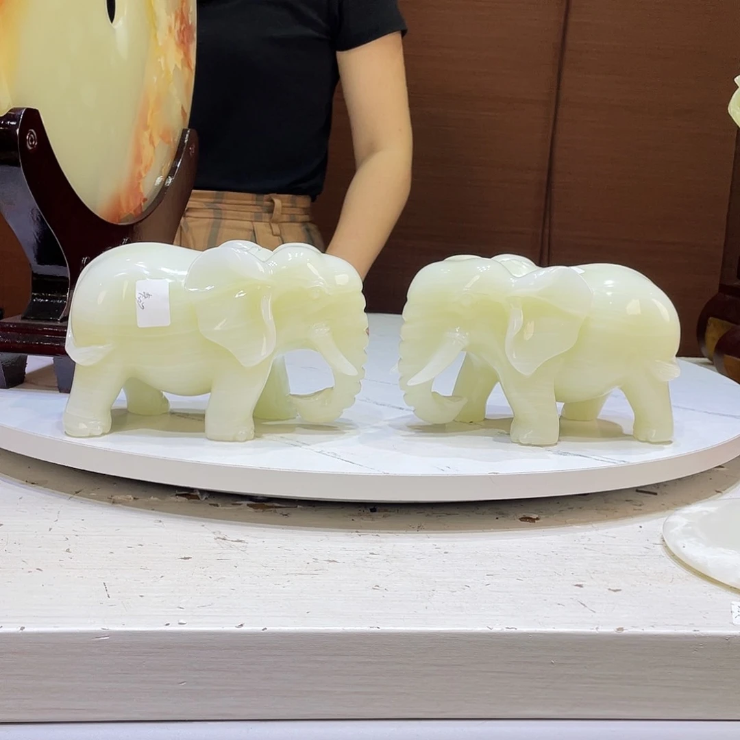 砖雕精品天然玉石大象摆件