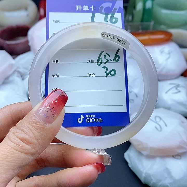 石英质玉手镯未镶嵌