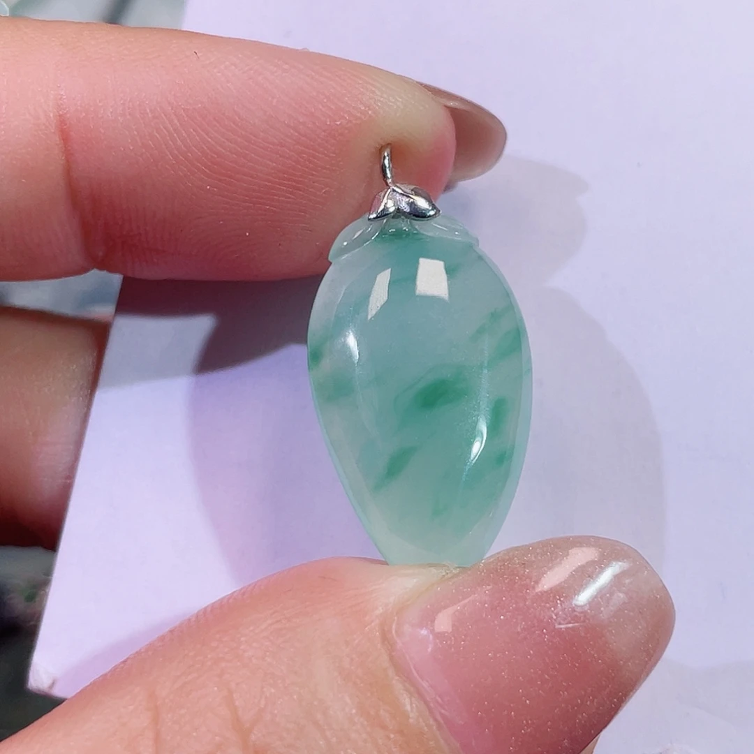 翡翠18K金镶嵌颈饰福瓜