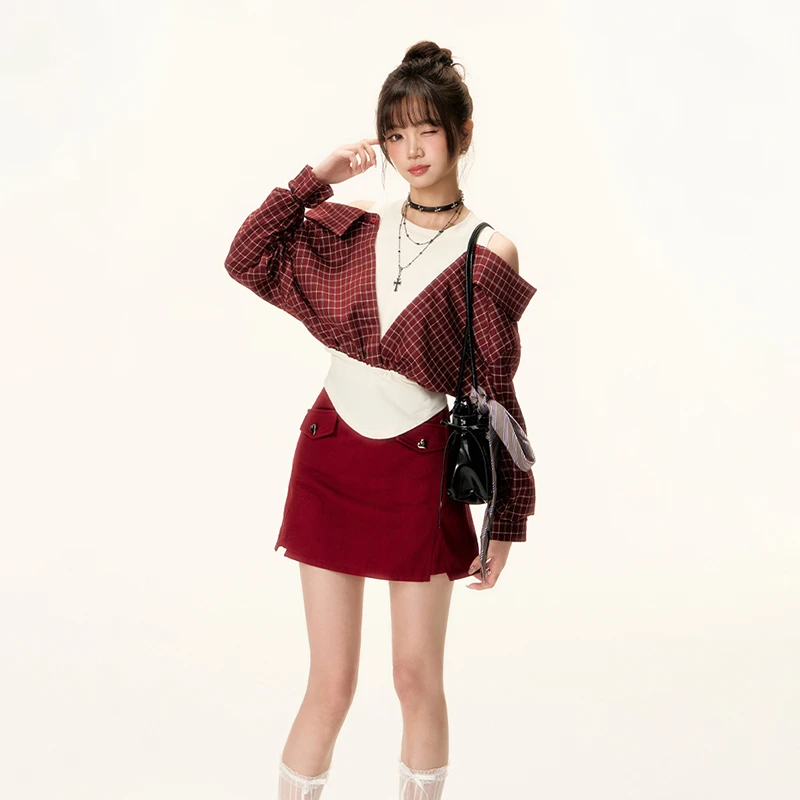 春日辣妹 织物猪原创 显白红色格子撞色拼接圆领露肩衬衫上衣短裙