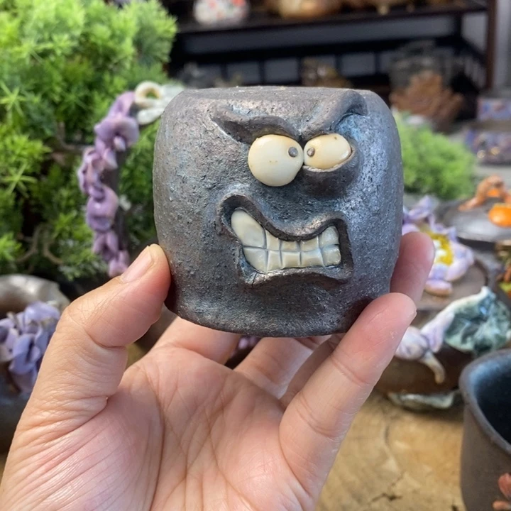 杯子是用塑料做成一层