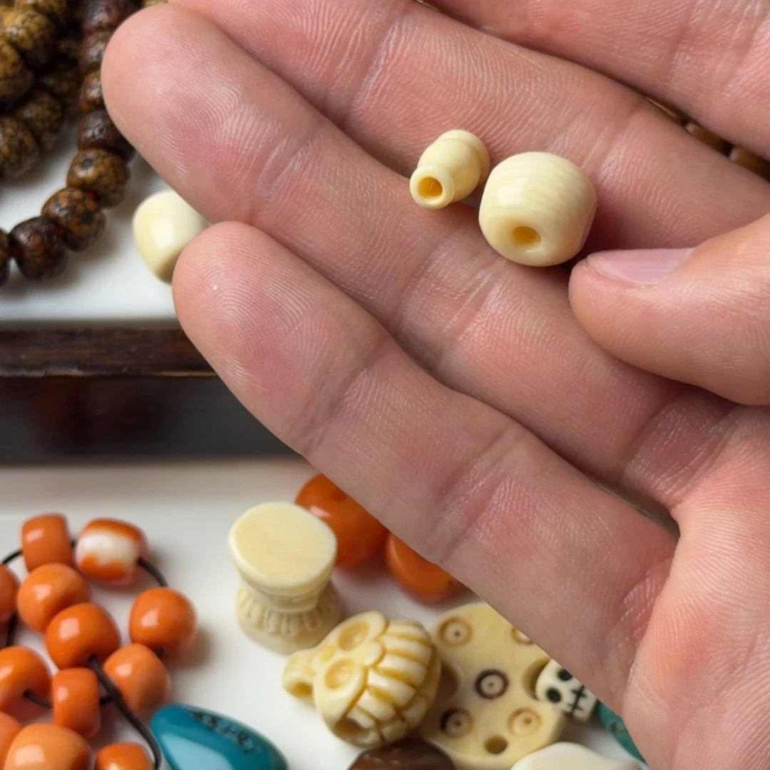 ****。琉璃/树脂/塑料类藏传配饰