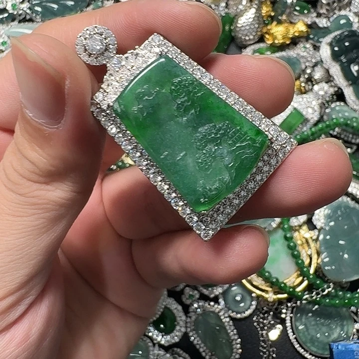 翡翠未镶嵌颈饰天然A货翡翠放漏