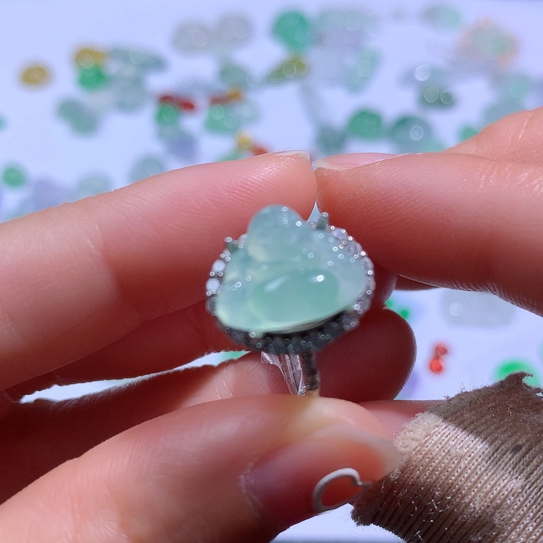 翡翠颈饰未镶嵌小佛