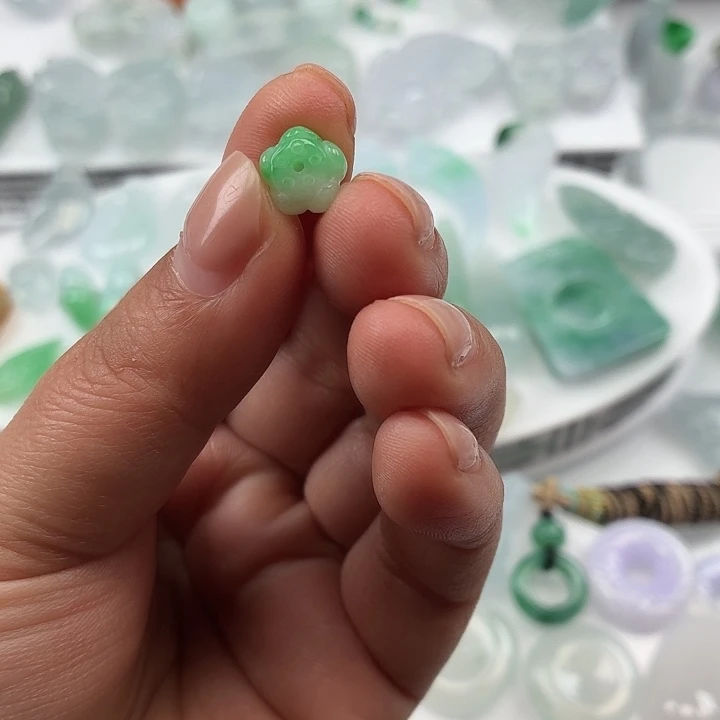 翡翠未镶嵌颈饰纯A