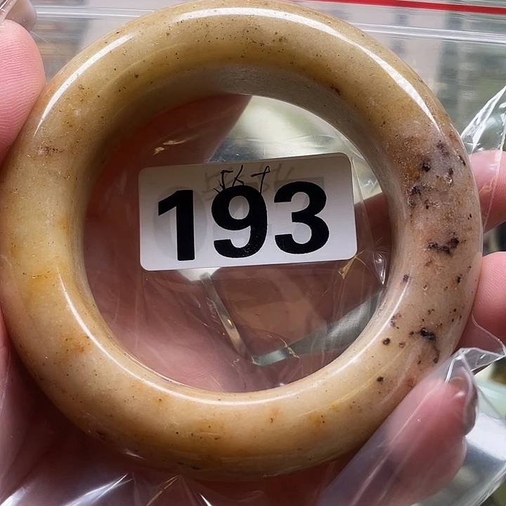 拿***慕蛇纹石玉未镶嵌手镯