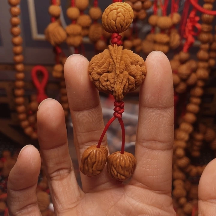 從***舟木质类龙纹桃枭挂件