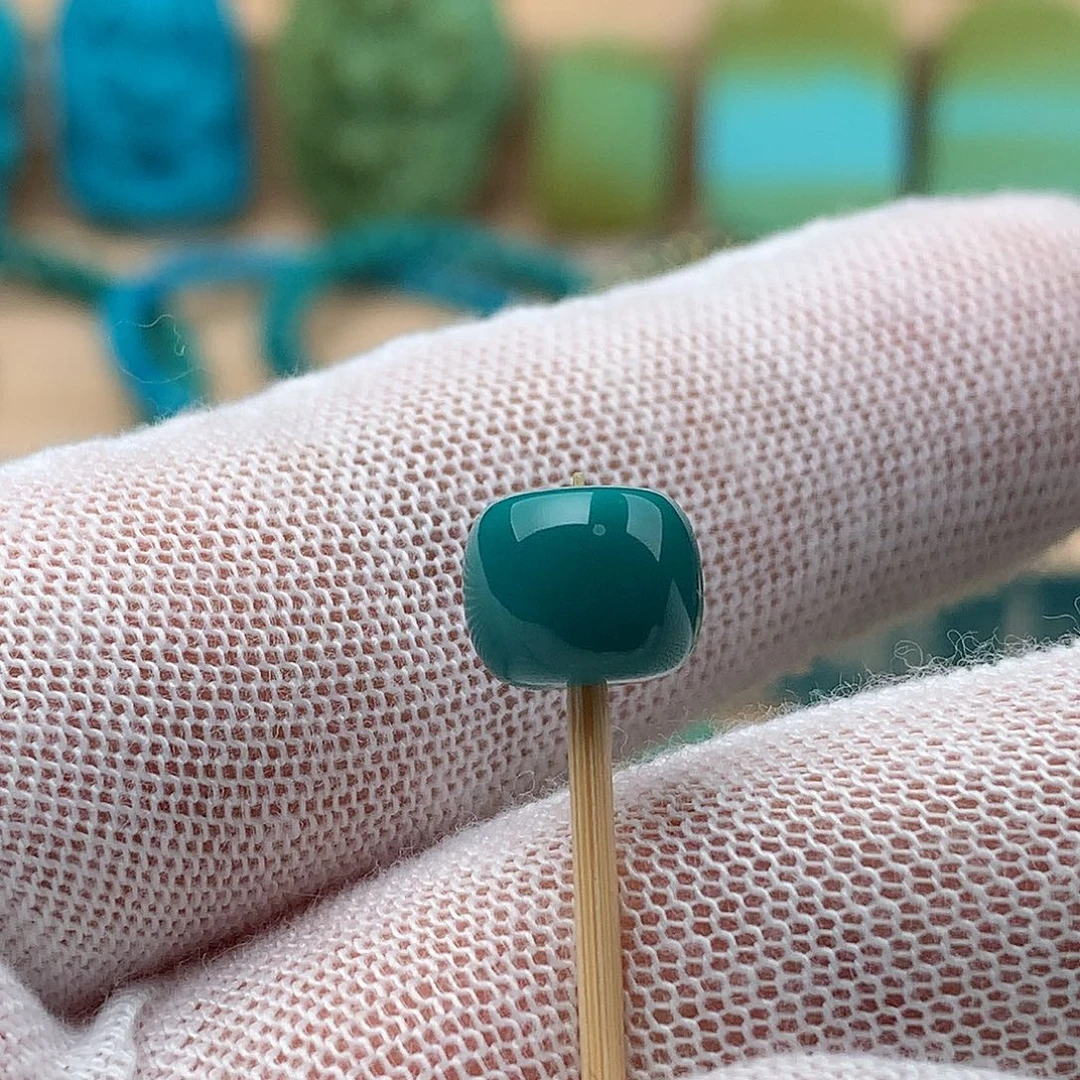 绿松石未镶嵌颈饰