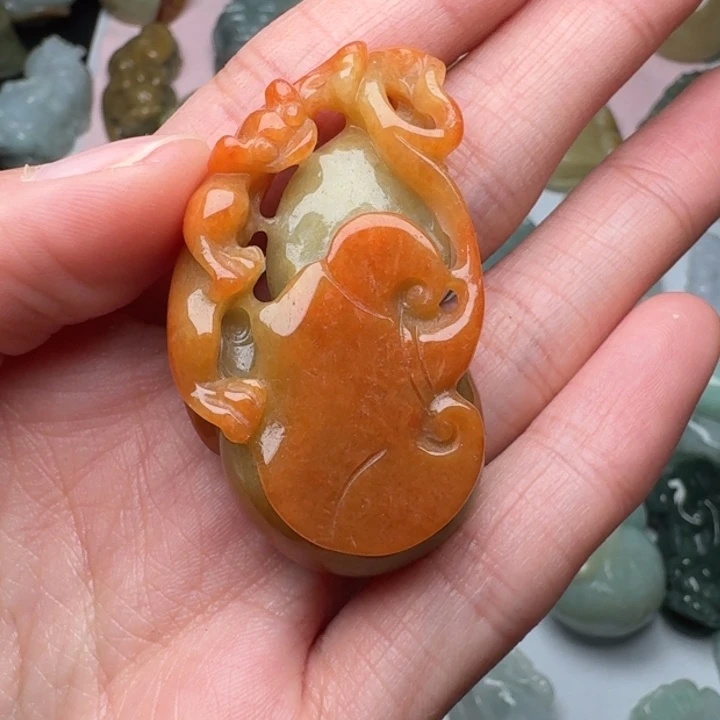 翡翠未镶嵌颈饰葫芦