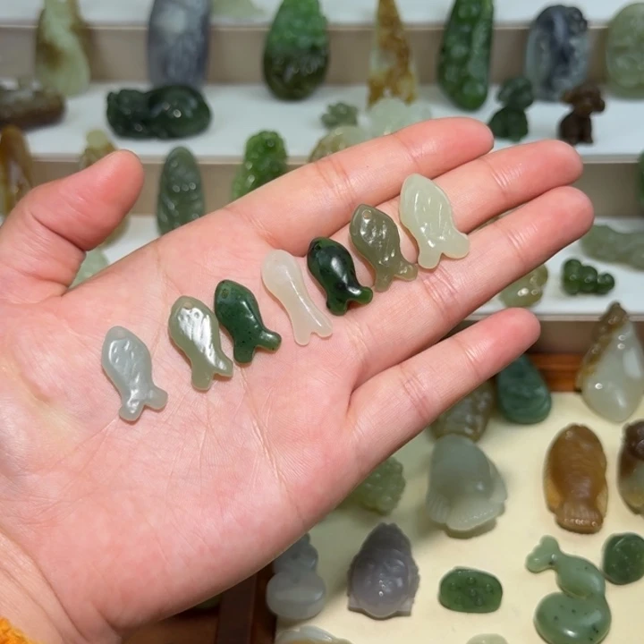 和田玉未镶嵌颈饰随机两个