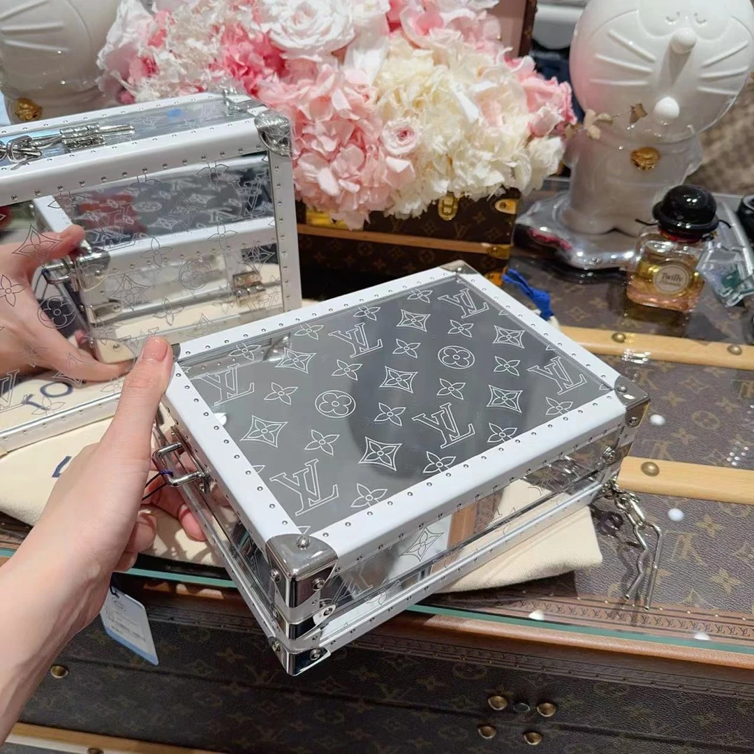 99新 LouisVuitton/路易威登 soft trunk 系列 镜面硬箱盒子包