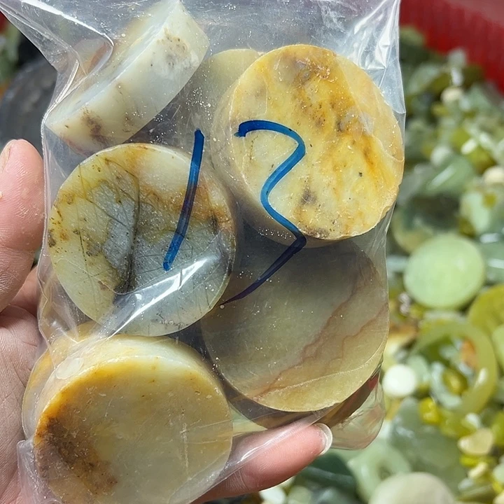 露***露未镶嵌蛇纹石玉鱼缸石，盆景石