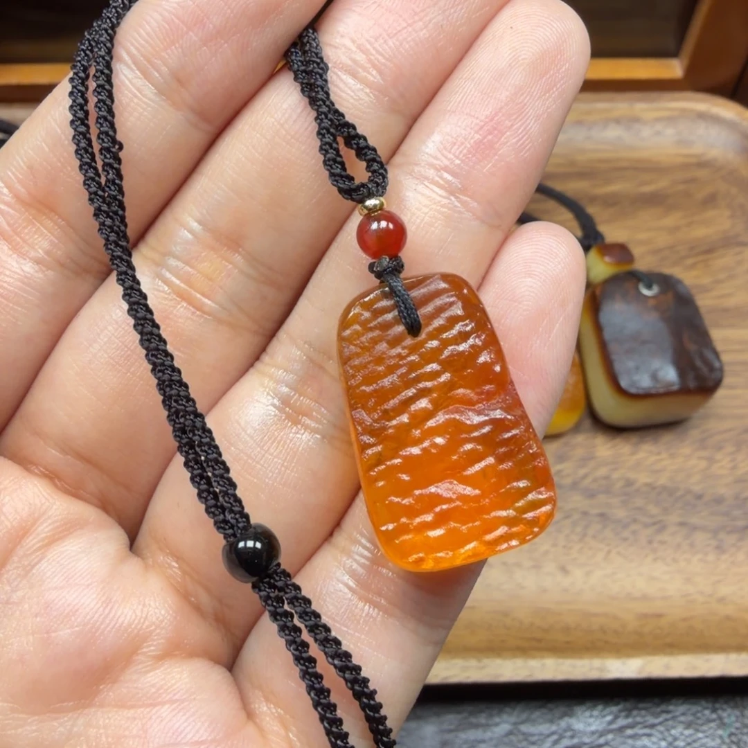 琥珀未镶嵌吊坠(赠链)