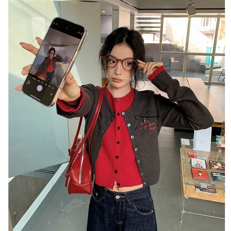 【吵吵家】假两件贝壳扣毛针织衫设计感小众44386