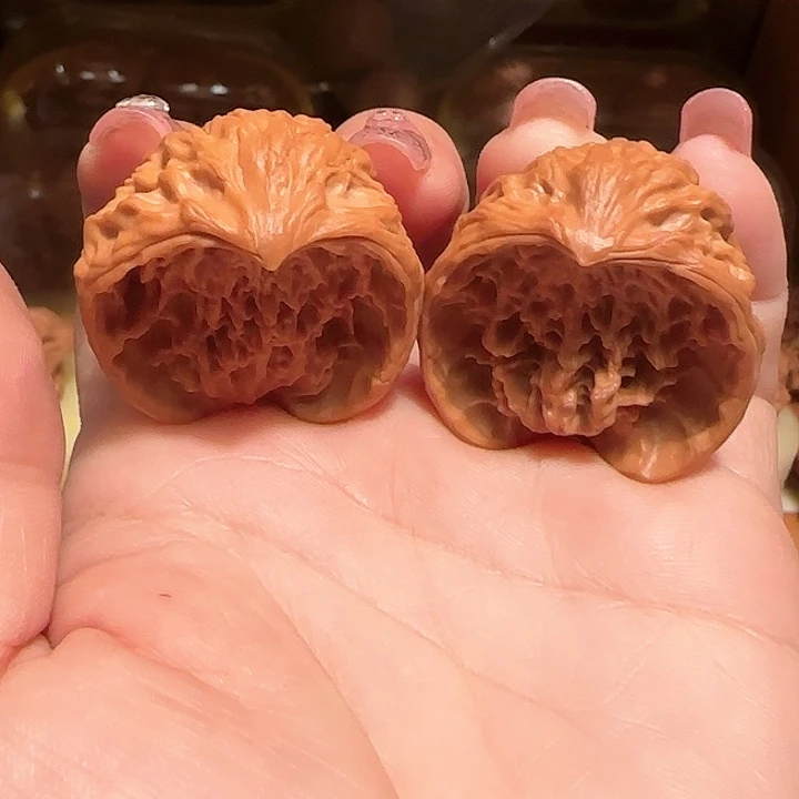 十***年大叶紫檀（黑酸枝木类）核桃