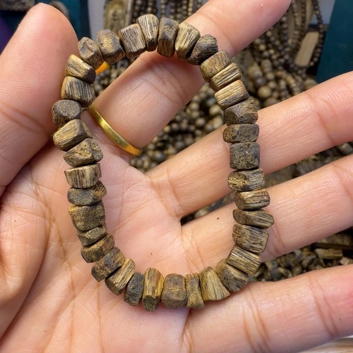 沉香沉香碎屑不规则单圈