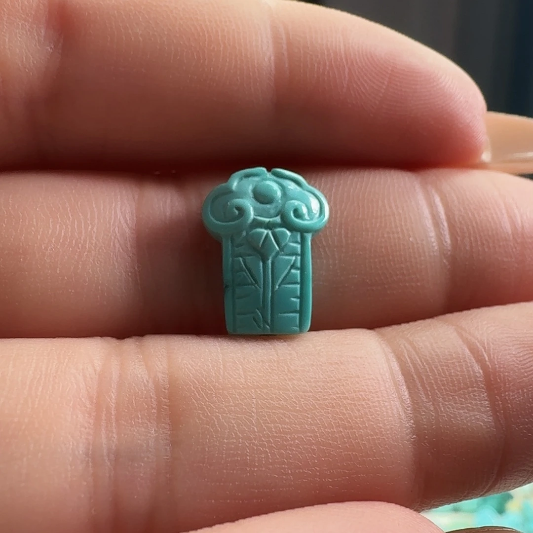 绿松石未镶嵌颈饰