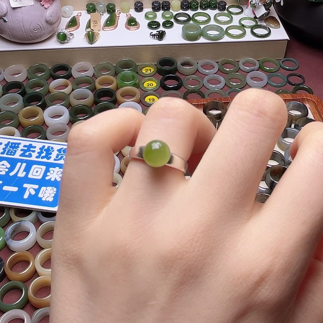 卖***女和田玉戒指未镶嵌