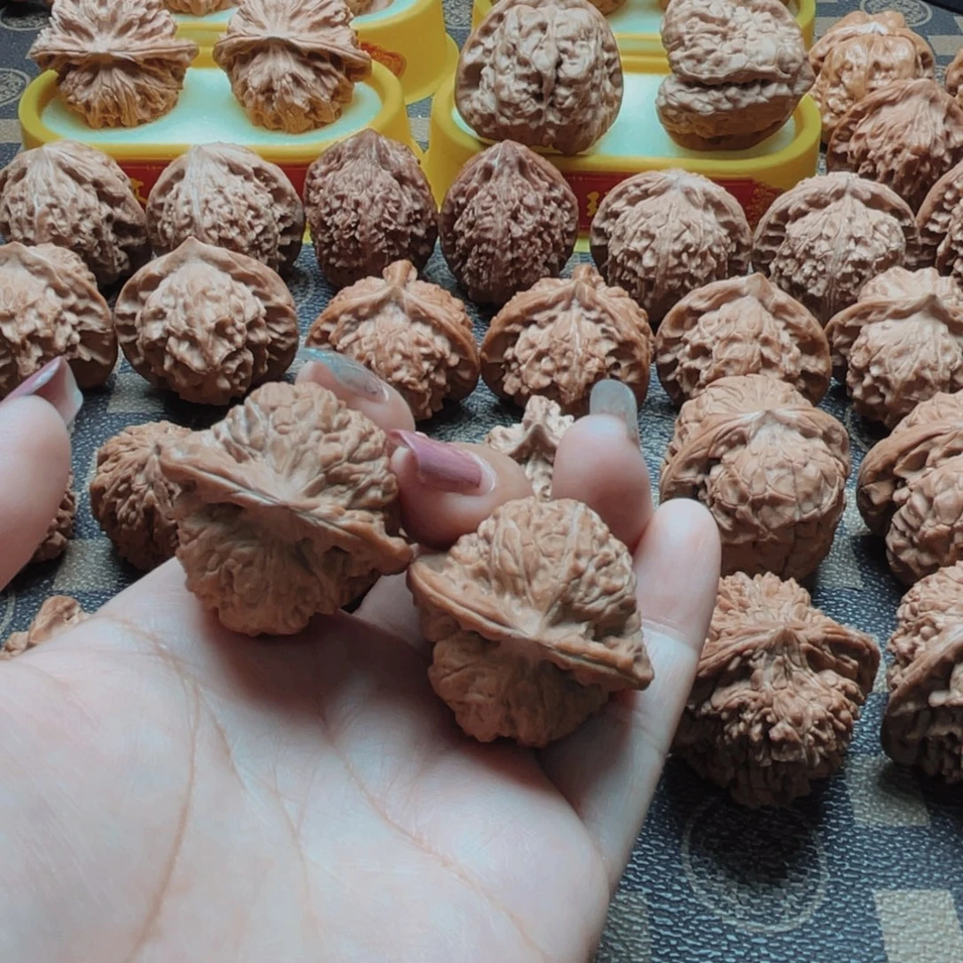 把件桃核龙洞玉全品