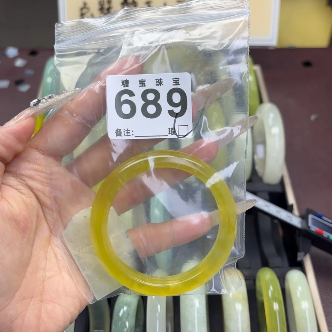 佛***妞蛇纹石玉未镶嵌手镯