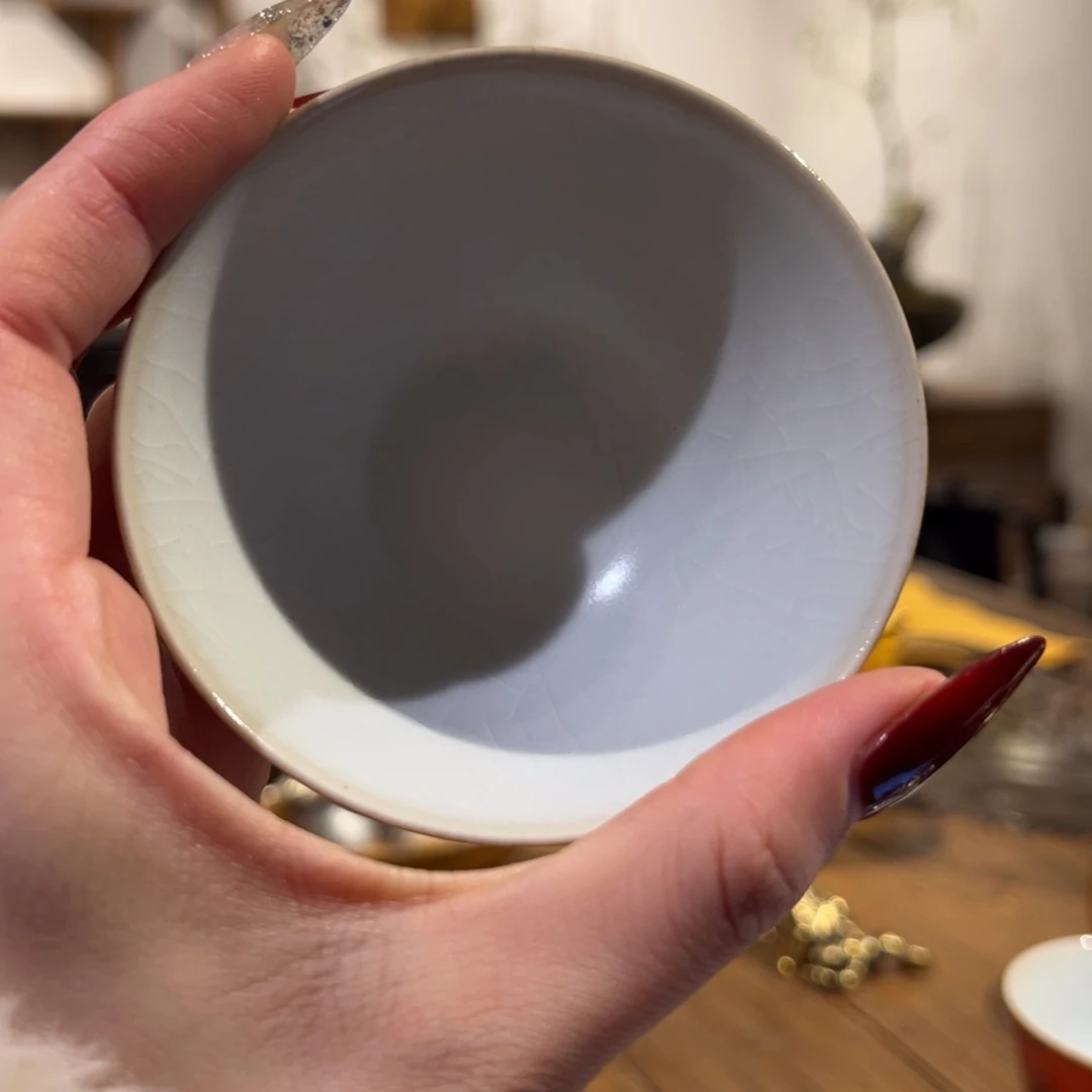 草****顺丰快递包邮。补价 无实物