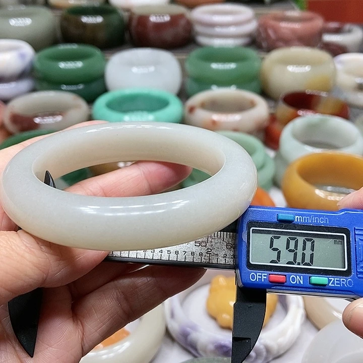 石英质玉手镯未镶嵌